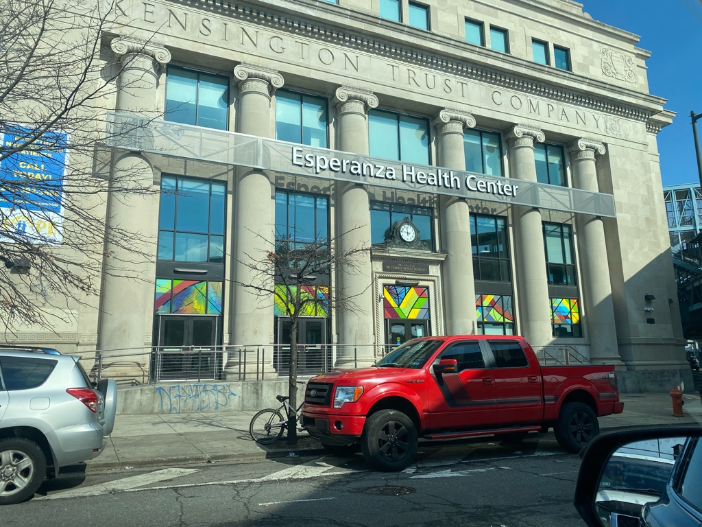 Entrance to Esperanza Health Center